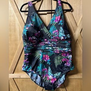Aqua Green NWT Black Floral Floral Plus Size 22 Swimsuit